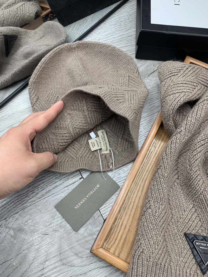 Bottega Veneta Caps Scarfs